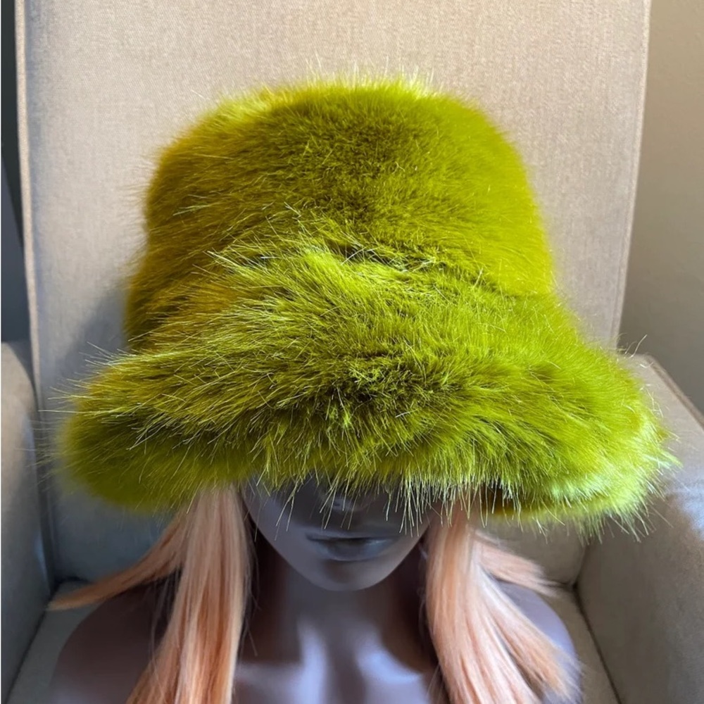Stunning green faux fur bucket hat